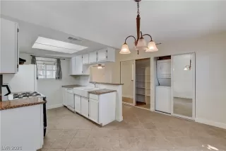 Photo #6: 2346694 Listing 