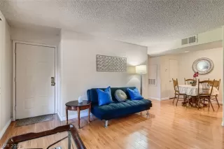 Photo #5: 2346727 Listing