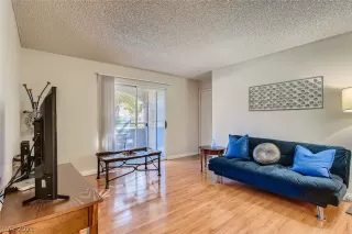 Photo #6: 2346727 Listing