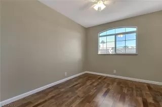 Photo #2: 2346733 Listing