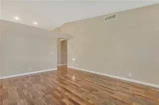 Photo #3: 2346733 Listing