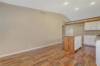 Photo #5: 2346733 Listing