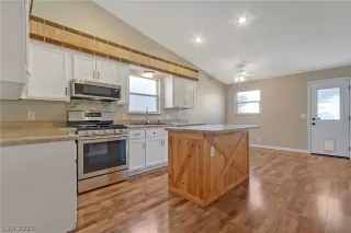 Photo #6: 2346733 Listing