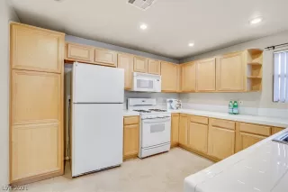 Photo #6: 2346736 Listing