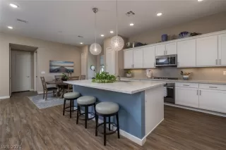 Photo #5: 2346807 Listing 