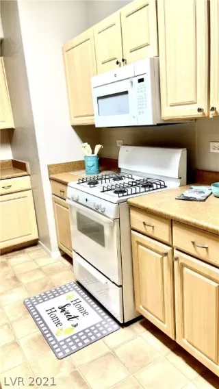 Photo #4: 2346826 Listing