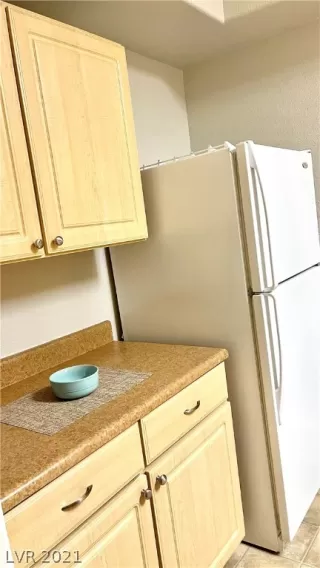 Photo #5: 2346826 Listing