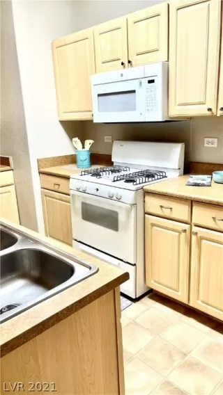 Photo #6: 2346826 Listing