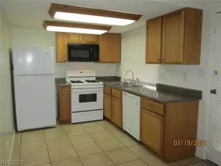 Photo #5: 2346833 Listing 