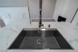 Photo #4: 2346844 Listing