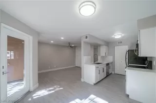 Photo #6: 2346844 Listing