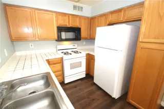 Photo #5: 2346858 Listing 