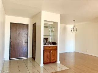 Photo #2: 2346914 Listing