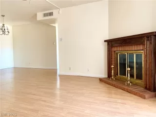 Photo #4: 2346914 Listing