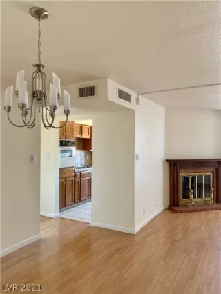 Photo #5: 2346914 Listing