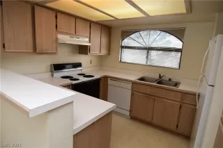 Photo #5: 2346931 Listing 