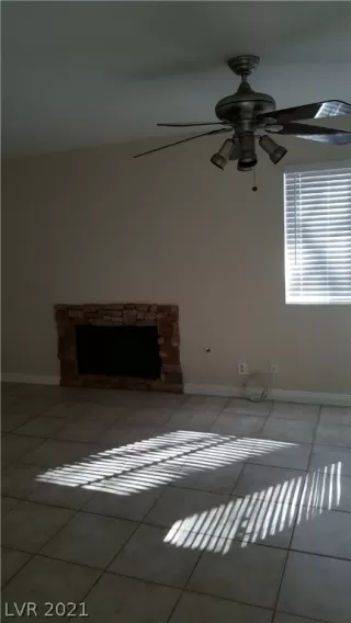 Photo #3: 2346958 Listing