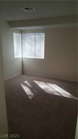 Photo #5: 2346958 Listing