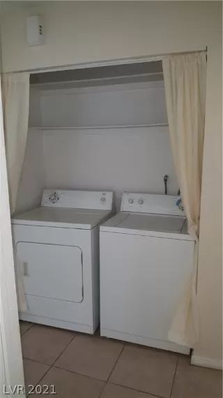 Photo #6: 2346958 Listing