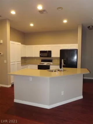 Photo #3: 2346965 Listing 