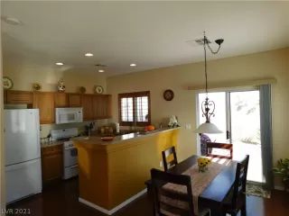 Photo #4: 2346966 Listing