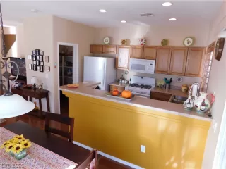 Photo #6: 2346966 Listing