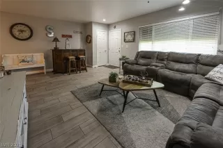 Photo #2: 2346969 Listing