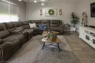 Photo #4: 2346969 Listing