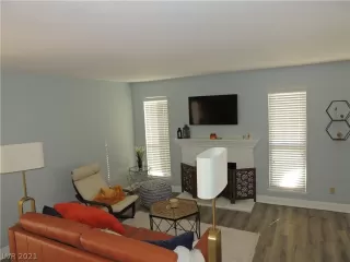 Photo #3: 2347007 Listing