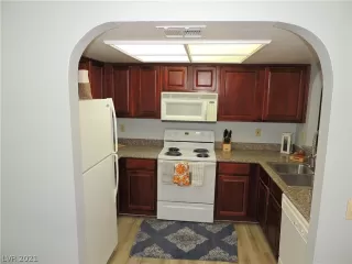 Photo #5: 2347007 Listing