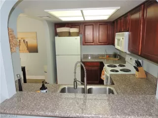 Photo #6: 2347007 Listing