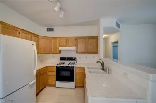 Photo #4: 2347050 Listing 
