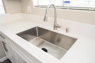 Photo #6: 2347087 Listing