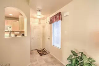 Photo #6: 2347128 Listing