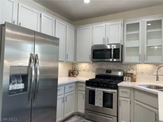 Photo #3: 2347248 Listing