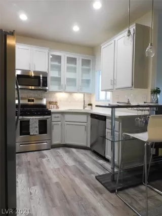 Photo #5: 2347248 Listing