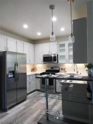 Photo #6: 2347248 Listing