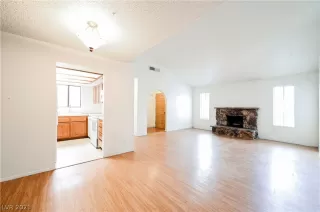 Photo #3: 2347256 Listing