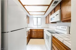 Photo #4: 2347256 Listing