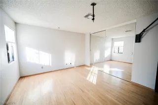 Photo #5: 2347256 Listing