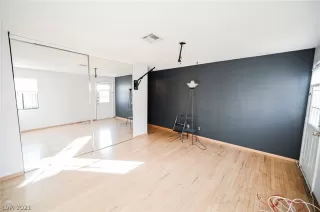 Photo #6: 2347256 Listing