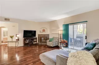 Photo #3: 2347287 Listing