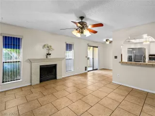 Photo #4: 2347310 Listing