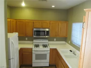 Photo #2: 2347328 Listing