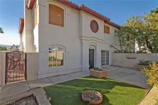 Photo #1: 2347356 Listing 