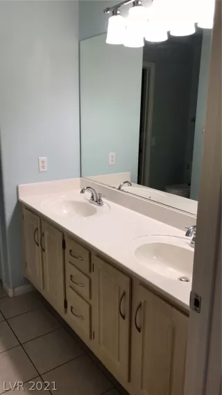 Photo #5: 2347402 Listing 