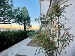 Photo #1: 2347460 Listing