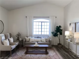 Photo #2: 2347470 Listing