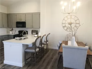 Photo #3: 2347470 Listing