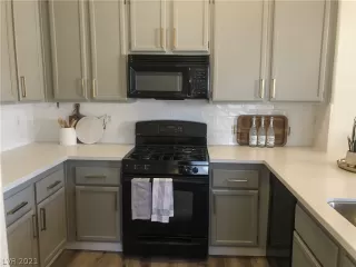 Photo #5: 2347470 Listing